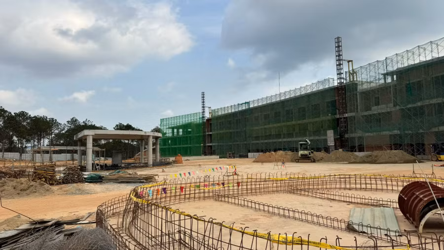 Chủ đầu tư đang kiến nghị cơ quan chức năng cấp giấy phép xây dựng cho công trình tòa nhà câu lạc bộ golf xây dựng chưa có giấy phép