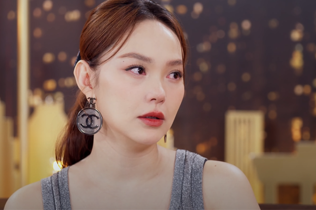 Minh Hằng bật khóc khi nhớ lại những bỡ ngỡ trong lần đầu làm mẹ Minh Hằng bật khóc khi nhớ lại những bỡ ngỡ trong lần đầu làm mẹ
