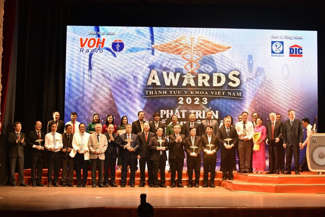 Phó Bí thư Thường trực Thành ủy TP HCM Nguyễn Hồ Hải, Phó Bí thư Thành ủy TP HCM Nguyễn Phước Lộc cùng lãnh đạo TP HCM, Ban Tổ chức trao Giải Thành tựu y khoa 2023 cho 12 bệnh viện Phó Bí thư Thường trực Thành ủy TP HCM Nguyễn Hồ Hải, Phó Bí thư Thành ủy TP HCM Nguyễn Phước Lộc cùng lãnh đạo TP HCM, Ban Tổ chức trao Giải Thành tựu y khoa 2023 cho 12 bệnh viện