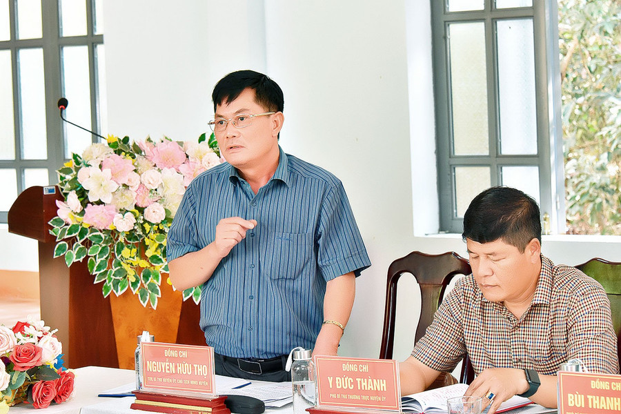 Bí thư Huyện ủy, Chủ tịch HĐND huyện Đak Đoa Nguyễn Hữu Thọ phát biểu. Ảnh: Đ.T Bí thư Huyện ủy, Chủ tịch HĐND huyện Đak Đoa Nguyễn Hữu Thọ phát biểu. Ảnh: Đ.T