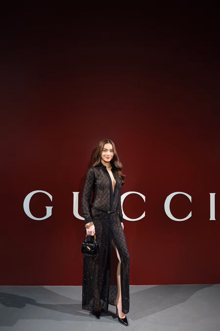 Tối 23.2, Hồ Ngọc Hà có mặt tại Milan (nước Ý) để tham dự show diễn của Gucci với vai trò Friend of House (bạn thân thương hiệu). Cô là đại diện Việt Nam đầu tiên và duy nhất trở thành khách mời của show diễn kể từ khi thương hiệu đắt đỏ này thay đổi giám đốc sáng tạo