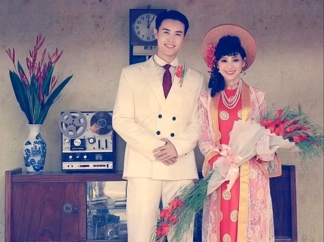 Bối cảnh chụp bộ ảnh cưới thời bao cấp tại Trung tâm văn hóa Hòa Bình Q.10, TP,HCM Bối cảnh chụp bộ ảnh cưới thời bao cấp tại Trung tâm văn hóa Hòa Bình Q.10, TP,HCM