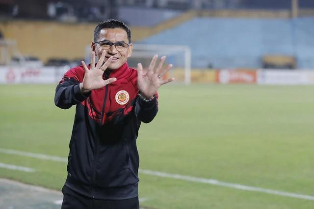 HLV Kiatisak đang dẫn dắt đội bóng mạnh là CLB Công an Hà Nội HLV Kiatisak đang dẫn dắt đội bóng mạnh là CLB Công an Hà Nội