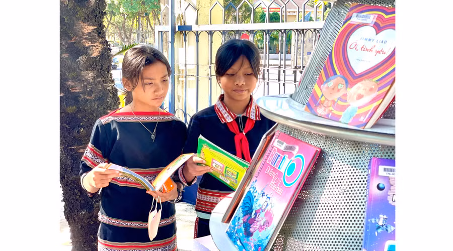 Sách là người bạn đồng hành hữu ích, làm phong phú tâm hồn và vốn sống của mỗi người. Ảnh: P.D