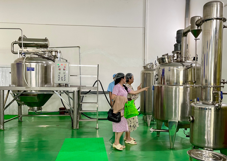 Việc đầu tư máy móc hiện đại sẽ giúp gia tăng giá trị cho mặt hàng cà phê chế biến. Ảnh: V.T