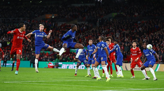 Pha đánh đầu không thể cản phá của Van Dijk Pha đánh đầu không thể cản phá của Van Dijk