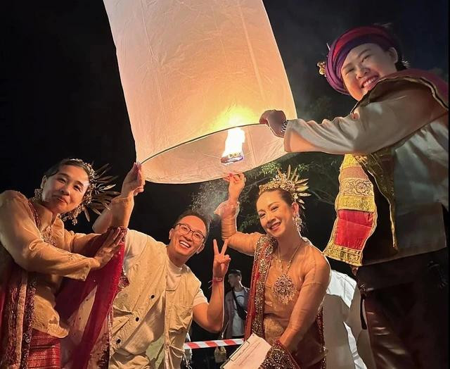 Nguyễn Đức Huy trải nghiệm thả đèn trời tại Chiang Mai, Thái Lan Nguyễn Đức Huy trải nghiệm thả đèn trời tại Chiang Mai, Thái Lan
