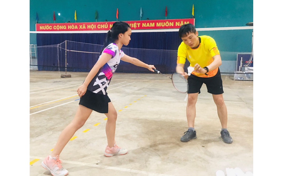 Anh Hoàng Đức Hợp hướng dẫn học viên tập luyện. Ảnh: P.D Anh Hoàng Đức Hợp hướng dẫn học viên tập luyện. Ảnh: P.D