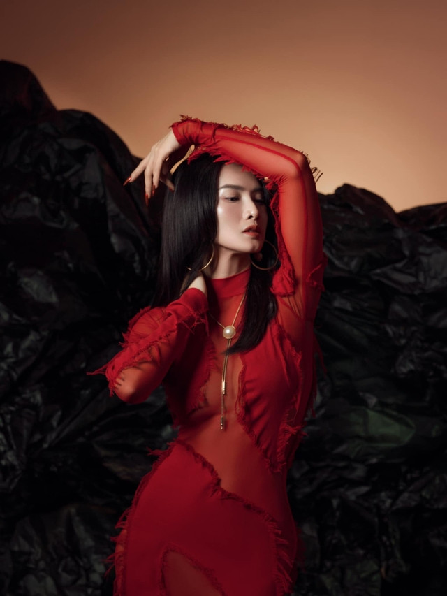 Tất bật với việc kinh doanh đã nhiều năm, Anh Thư đang chờ những vai diễn thú vị, có duyên với mình Tất bật với việc kinh doanh đã nhiều năm, Anh Thư đang chờ những vai diễn thú vị, có duyên với mình