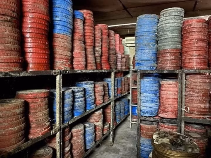 Thanh tra Bộ VHTT&DL khẳng định các bộ phim trong kho phim bị hư hỏng thuộc trách nhiệm của công ty. Thanh tra Bộ VHTT&DL khẳng định các bộ phim trong kho phim bị hư hỏng thuộc trách nhiệm của công ty.