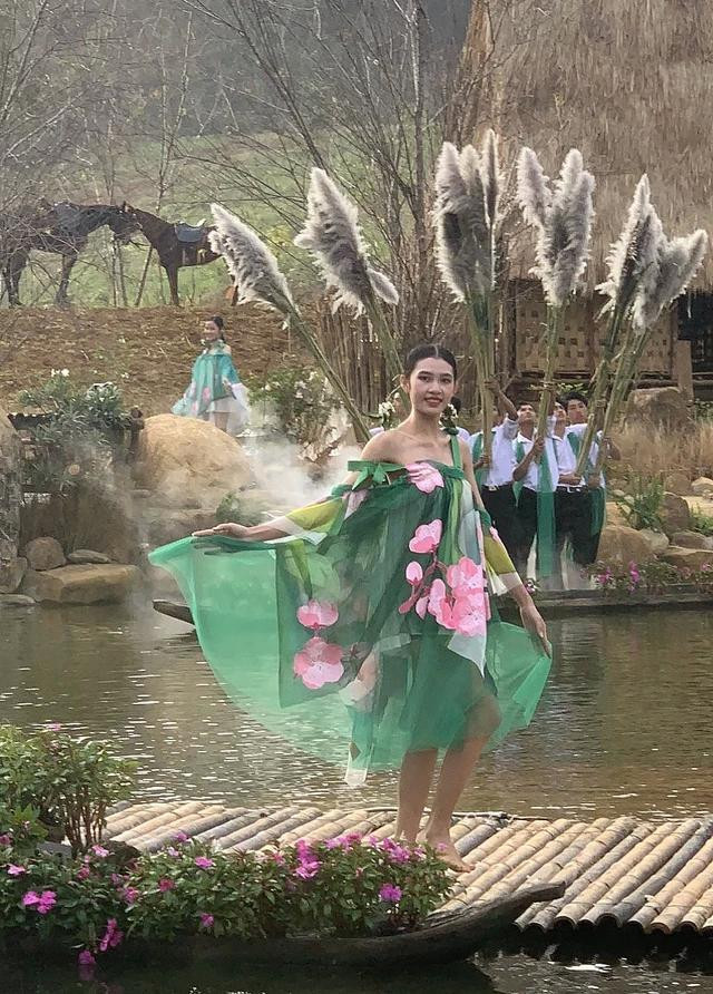 Các mẫu thời trang đậm phong cách thiên nhiên