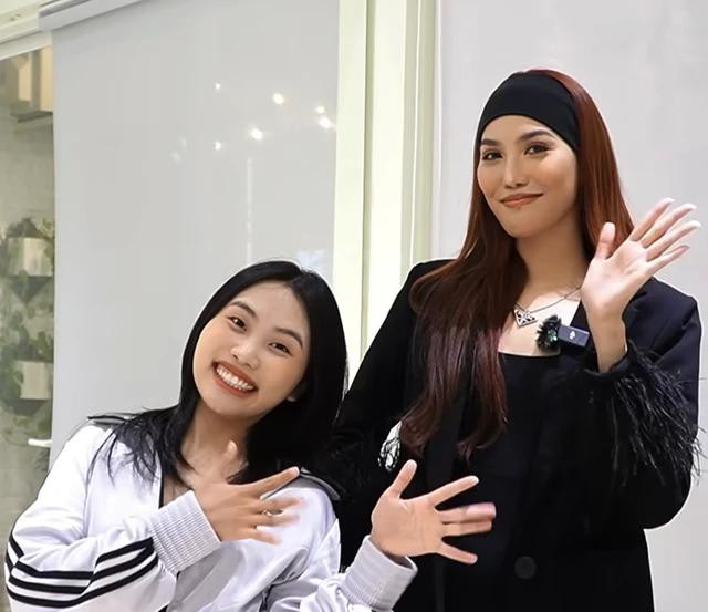 Phương Mỹ Chi khoe clip tập catwalk cùng Lan Khuê trên trang cá nhân