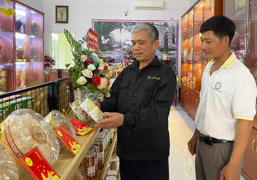 Hợp tác xã Minh Phát Farms đã xây dựng được điểm bán hàng cho các chủ thể OCOP và các thành viên, hộ dân liên kết. Ảnh: N.H Hợp tác xã Minh Phát Farms đã xây dựng được điểm bán hàng cho các chủ thể OCOP và các thành viên, hộ dân liên kết. Ảnh: N.H