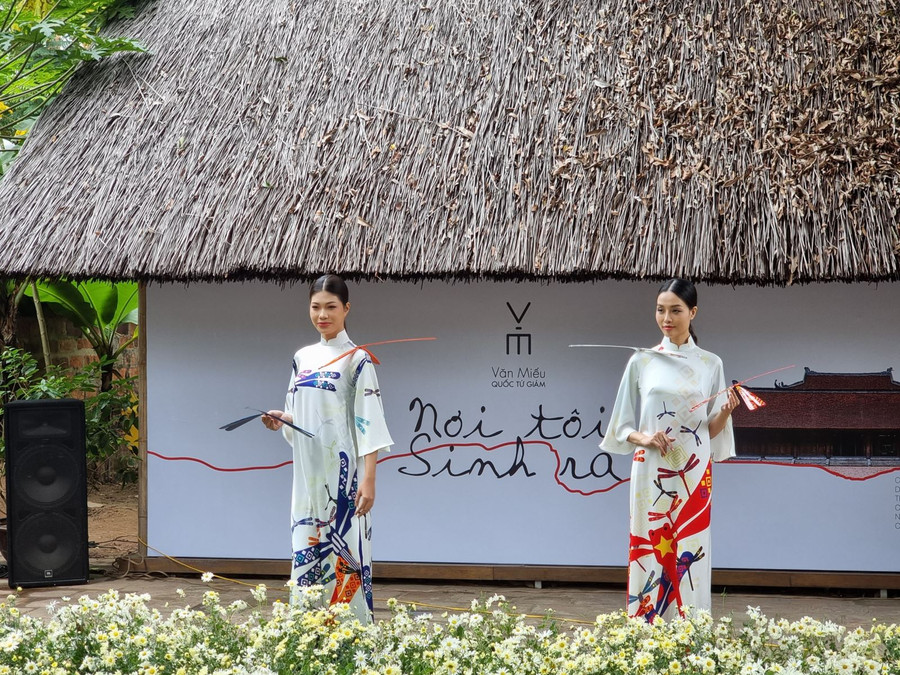 Buổi trình diễn áo dài sẽ là câu chuyện văn hoá Việt Nam. Buổi trình diễn áo dài sẽ là câu chuyện văn hoá Việt Nam.