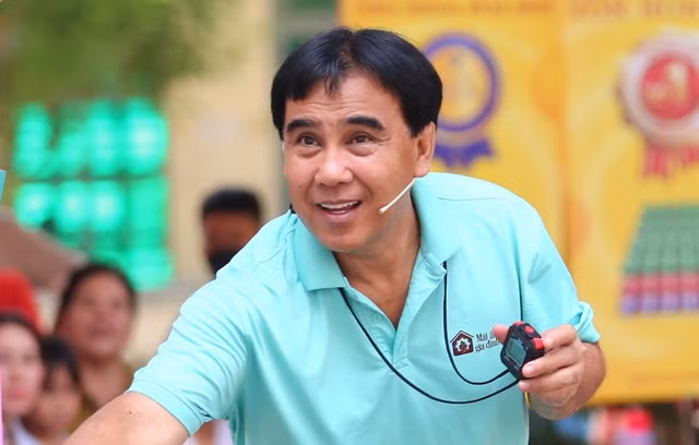 MC Quyền Linh không mong nhận giải thưởng cá nhân vì "điều tôi cần là các chương trình mình dẫn lan tỏa nhiều giá trị cho cộng đồng” MC Quyền Linh không mong nhận giải thưởng cá nhân vì "điều tôi cần là các chương trình mình dẫn lan tỏa nhiều giá trị cho cộng đồng”