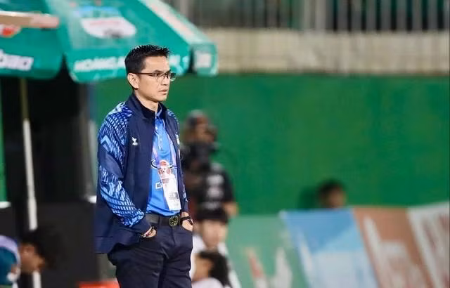 HLV Kiatisak sắp đến CLB CAHN