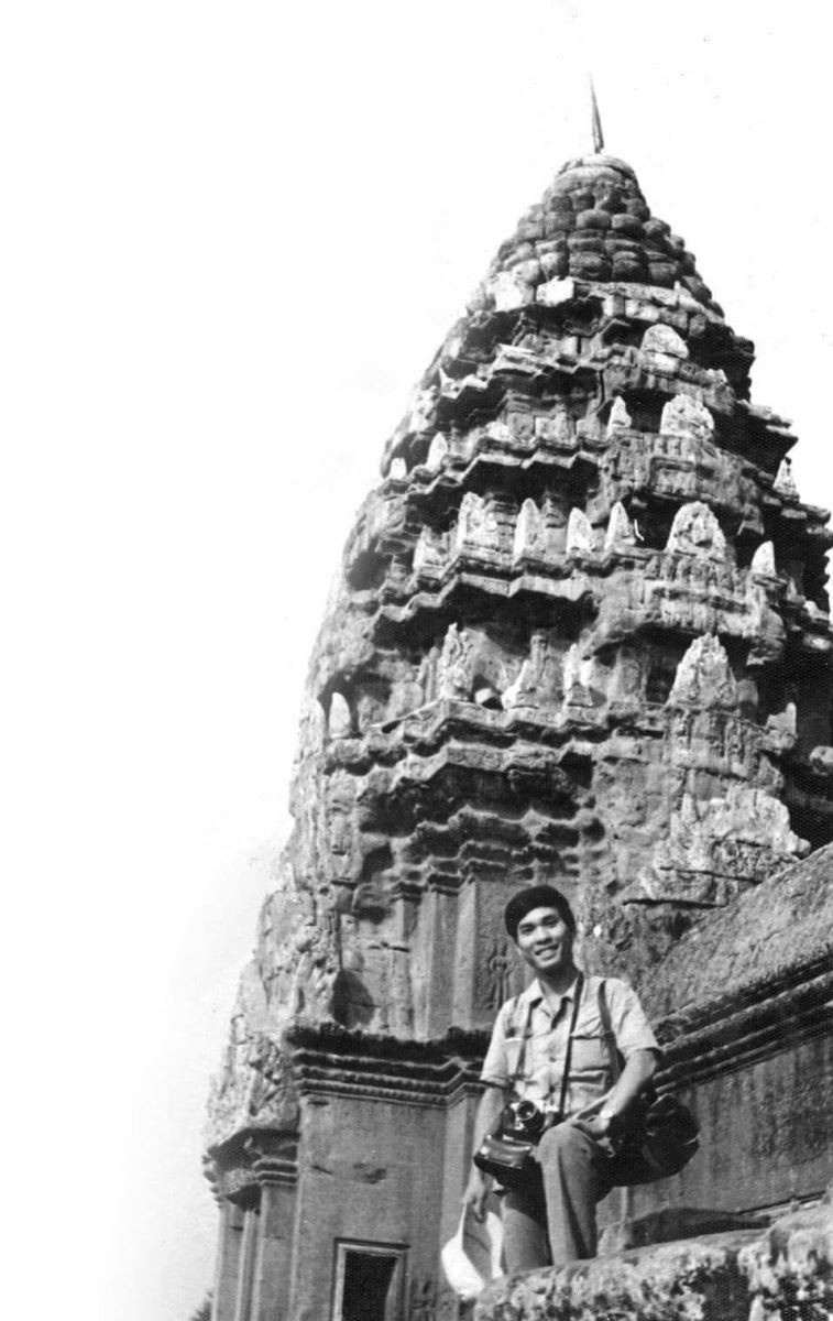 Phóng viên Vinh Quang ở Ăngko (năm 1979) Phóng viên Vinh Quang ở Ăngko (năm 1979)