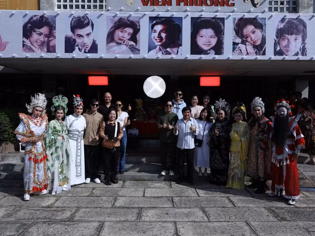 Phim "Sáng đèn" xoay quanh câu chuyện giao thời của cải lương và những gánh hát lưu diễn khắp miền Tây