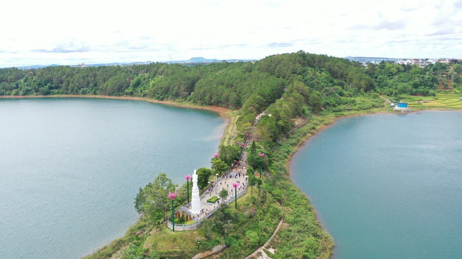 Biển Hồ luôn là điểm thu hút du khách của Phố núi Pleiku. Ảnh: Quang Tấn Biển Hồ luôn là điểm thu hút du khách của Phố núi Pleiku. Ảnh: Quang Tấn
