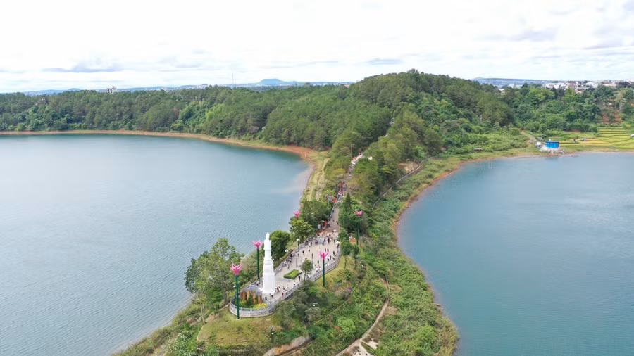 Biển Hồ luôn là điểm thu hút du khách của Phố núi Pleiku. Ảnh: Quang Tấn Biển Hồ luôn là điểm thu hút du khách của Phố núi Pleiku. Ảnh: Quang Tấn