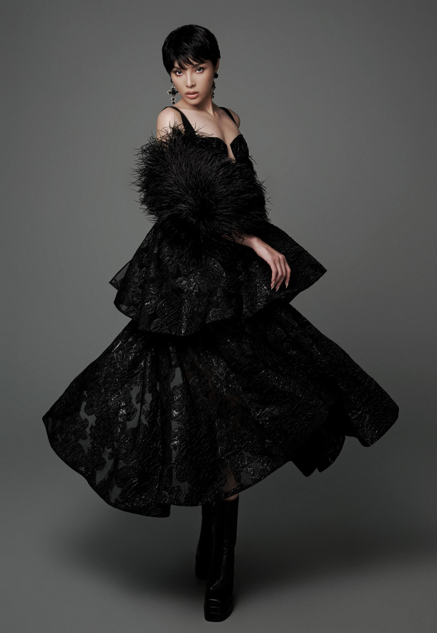 Mỹ nhân sinh năm 1995 cũng là gương mặt được nhiều nhà thiết kế trong nước "chọn mặt gửi vàng" cho những chương trình quan trọng. Song song với công việc người mẫu, cô còn là nhà sáng tạo nội dung Mỹ nhân sinh năm 1995 cũng là gương mặt được nhiều nhà thiết kế trong nước "chọn mặt gửi vàng" cho những chương trình quan trọng. Song song với công việc người mẫu, cô còn là nhà sáng tạo nội dung