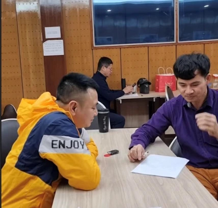 NSND Tự Long úp mở đang tập Táo quân 2024 với NSƯT Xuân Bắc NSND Tự Long úp mở đang tập Táo quân 2024 với NSƯT Xuân Bắc