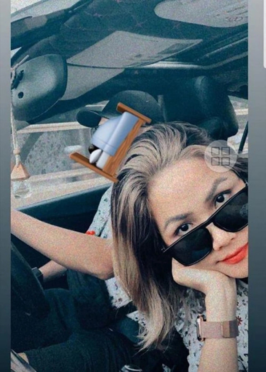 Dù cô không công khai danh tính đối phương nhưng cộng đồng mạng nhanh chóng nhận ra đó là nhiếp ảnh gia Tuấn Khôi. Thông tin này xuất phát từ việc cả hai liên tục check-in tại một địa điểm và người yêu thậm chí còn lộ bằng chứng về nhà mỹ nhân sinh năm 1992 đón tết Dù cô không công khai danh tính đối phương nhưng cộng đồng mạng nhanh chóng nhận ra đó là nhiếp ảnh gia Tuấn Khôi. Thông tin này xuất phát từ việc cả hai liên tục check-in tại một địa điểm và người yêu thậm chí còn lộ bằng chứng về nhà mỹ nhân sinh năm 1992 đón tết