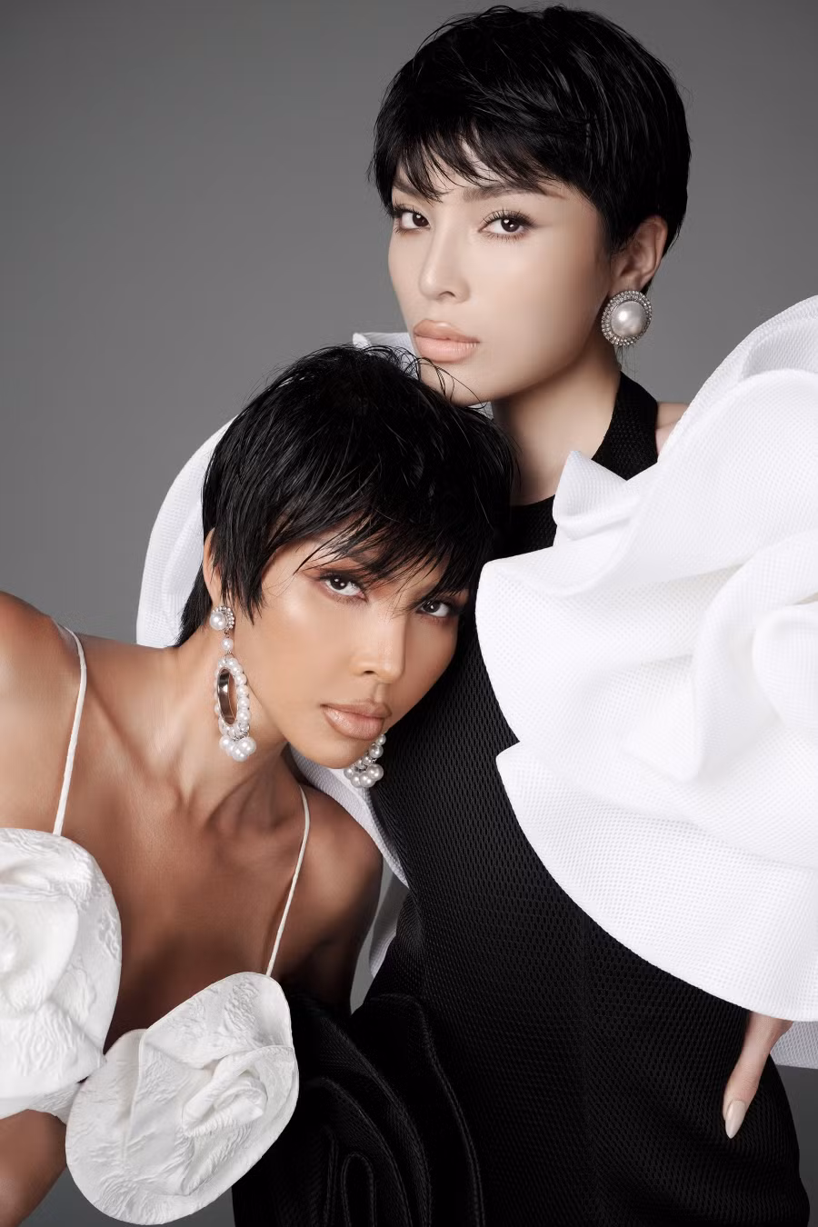 Đỗ Mạnh Cường là một trong những nhà mốt nổi tiếng ở Việt Nam. Anh thường tổ chức những tuần lễ thời trang với sự góp mặt của nhiều người mẫu và hoa hậu. Nam nhà thiết kế cũng từng chia sẻ về việc vị thế của người mẫu trên sàn diễn có phần lép vế hơn so với các hoa hậu, á hậu Đỗ Mạnh Cường là một trong những nhà mốt nổi tiếng ở Việt Nam. Anh thường tổ chức những tuần lễ thời trang với sự góp mặt của nhiều người mẫu và hoa hậu. Nam nhà thiết kế cũng từng chia sẻ về việc vị thế của người mẫu trên sàn diễn có phần lép vế hơn so với các hoa hậu, á hậu