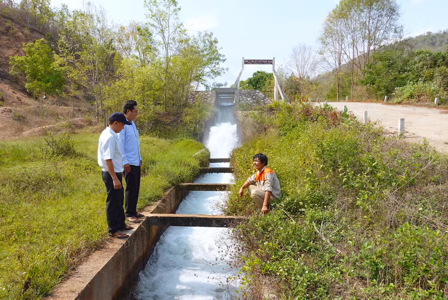 Hệ thống kênh mương thủy lợi Ia Mlah ngày càng được kiên cố hóa và đảm bảo nhu cầu tưới tiêu cho sản xuất của người dân. Ảnh: Q.T