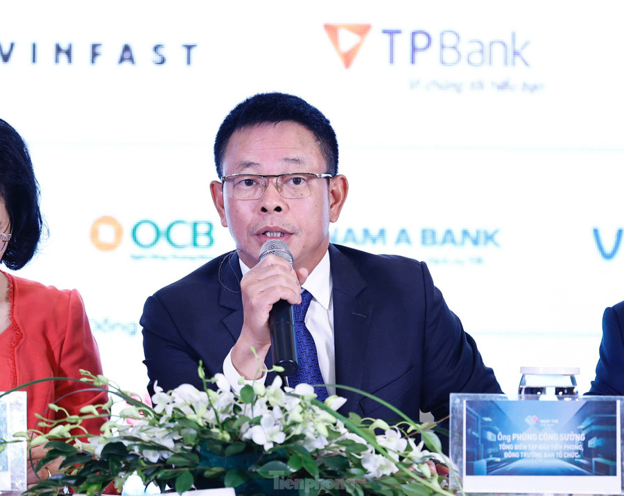 Nhà báo Phùng Công Sưởng - Tổng Biên tập báo Tiền Phong, Trưởng BTC Ngày thẻ Việt Nam 2024 - lý giải việc lựa chọn hoa hậu Đỗ Thị Hà là đại sứ Ngày Thẻ Việt Nam 2024. Nhà báo Phùng Công Sưởng - Tổng Biên tập báo Tiền Phong, Trưởng BTC Ngày thẻ Việt Nam 2024 - lý giải việc lựa chọn hoa hậu Đỗ Thị Hà là đại sứ Ngày Thẻ Việt Nam 2024.