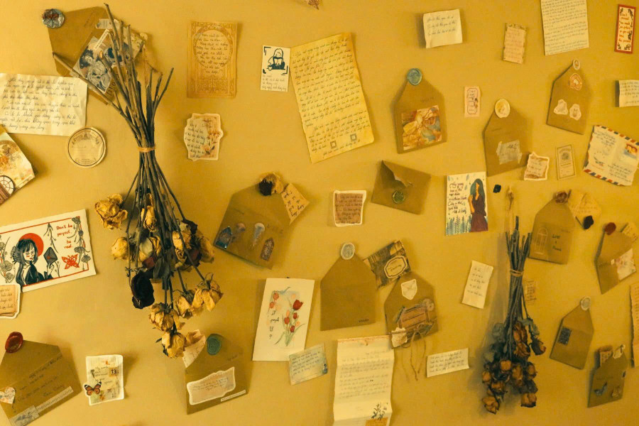 Bức tường lưu giữ những lá thư người nhận không mang về Bức tường lưu giữ những lá thư người nhận không mang về