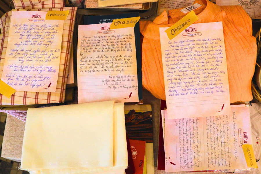 Các món đồ được gửi lại trao đổi tại sự kiện "Chợ phiên kỷ niệm" của Trạm Các món đồ được gửi lại trao đổi tại sự kiện "Chợ phiên kỷ niệm" của Trạm