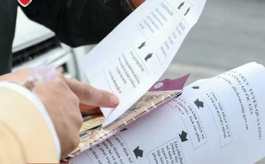 Người dân cần cảnh giác trước chiêu trò giả danh Cảnh sát giao thông gửi thông báo phạt nguội. Ảnh Cục An toàn thông tin. Nguồn congthuong.vn Người dân cần cảnh giác trước chiêu trò giả danh Cảnh sát giao thông gửi thông báo phạt nguội. Ảnh Cục An toàn thông tin. Nguồn congthuong.vn