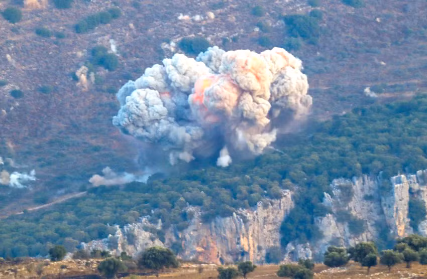 Israel mở đợt không kích đẫm máu vào Lebanon khiến gần 500 người chết ngày 23-9. Ảnh: AFP Israel mở đợt không kích đẫm máu vào Lebanon khiến gần 500 người chết ngày 23-9. Ảnh: AFP