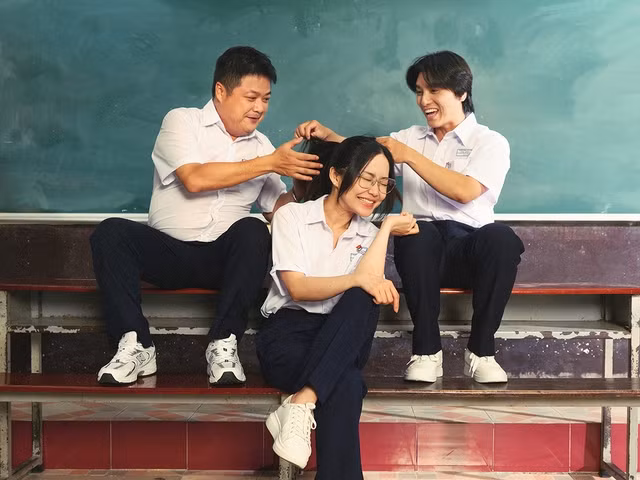 Nhật Linh (Tiểu Long), Phương Duyên (Hạnh) và Hùng Anh (Quý Ròm) trong phim điện ảnh Kính vạn hoa