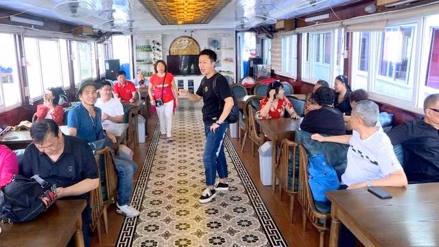 Các tàu du lịch vịnh Hạ Long chỉnh trang đón khách trở lại