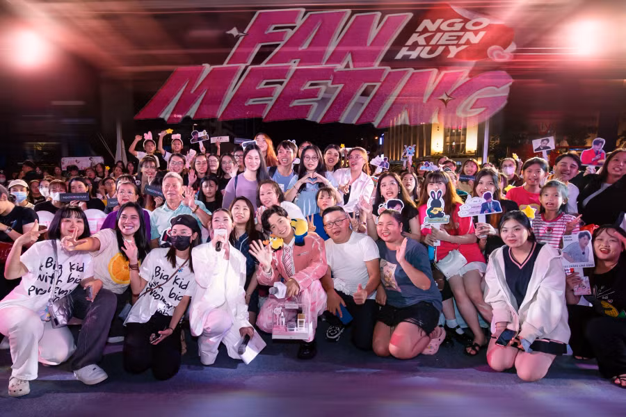 Nam ca sĩ hạnh phúc trước tình cảm của người hâm mộ dành cho mình suốt 15 năm qua