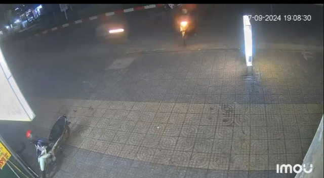 Khoảnh khắc vụ tai nạn xảy ra được cắt từ clip Khoảnh khắc vụ tai nạn xảy ra được cắt từ clip