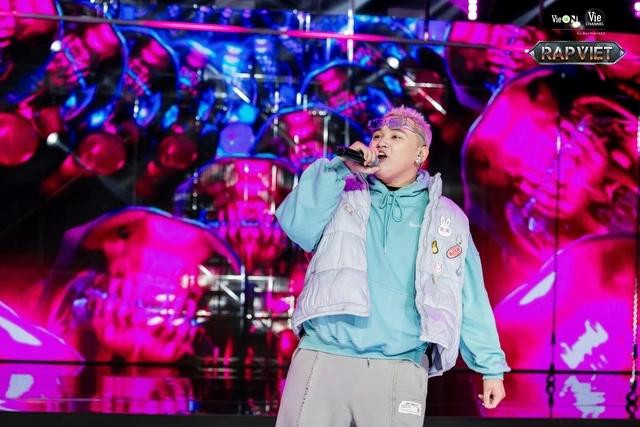 ZINDO ở tuổi 17 cũng là thí sinh không còn xa lạ với những người yêu rap ZINDO ở tuổi 17 cũng là thí sinh không còn xa lạ với những người yêu rap