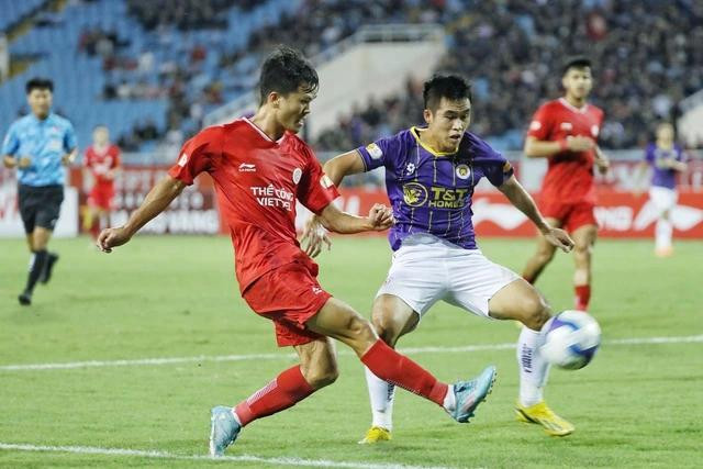 Hai đội nhập cuộc với tốc độ cao