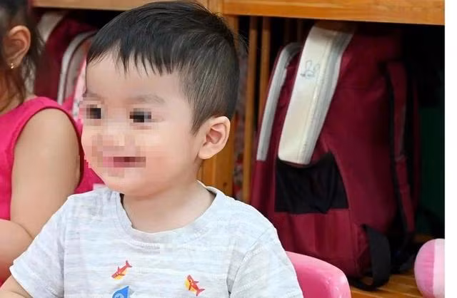 Bé trai 2 tuổi tử vong chưa rõ nguyên nhân sau giờ ăn trưa ở trường