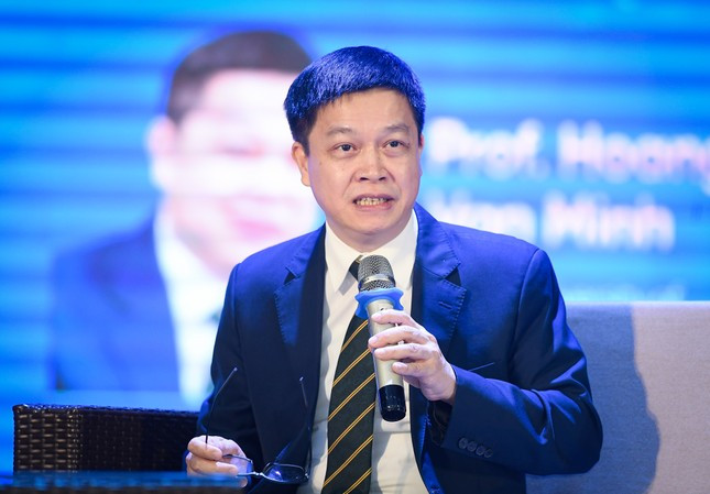 GS Hoàng Văn Minh chia sẻ thông tin tại Hội thảo InnovaConnect với chủ đề “Phòng chống tác hại của thuốc lá mới: Bằng chứng khoa học và kinh nghiệm tại Việt Nam và trên thế giới&quot; diễn ra sáng 24/9.