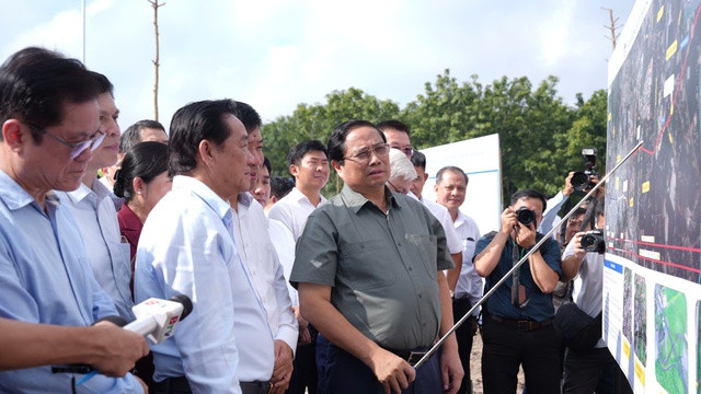 Thủ tướng Phạm Minh Chính khảo sát dự án đường cao tốc TP HCM - Thủ Dầu Một - Chơn Thành Thủ tướng Phạm Minh Chính khảo sát dự án đường cao tốc TP HCM - Thủ Dầu Một - Chơn Thành