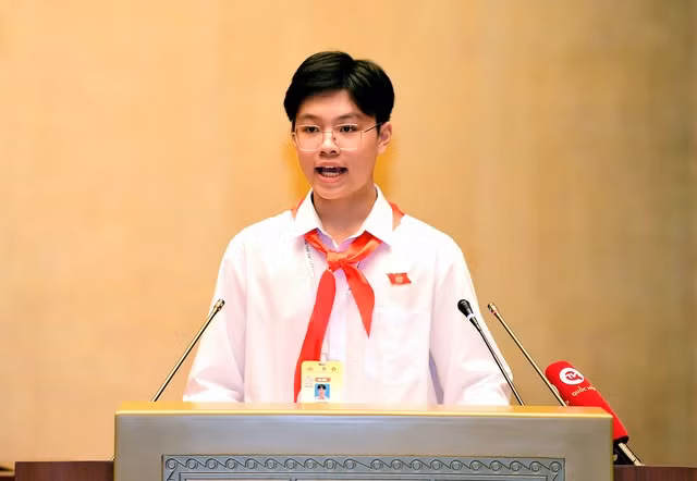 Chủ tịch "Quốc hội trẻ em" Lê Gia Vinh phát biểu khai mạc phiên họp