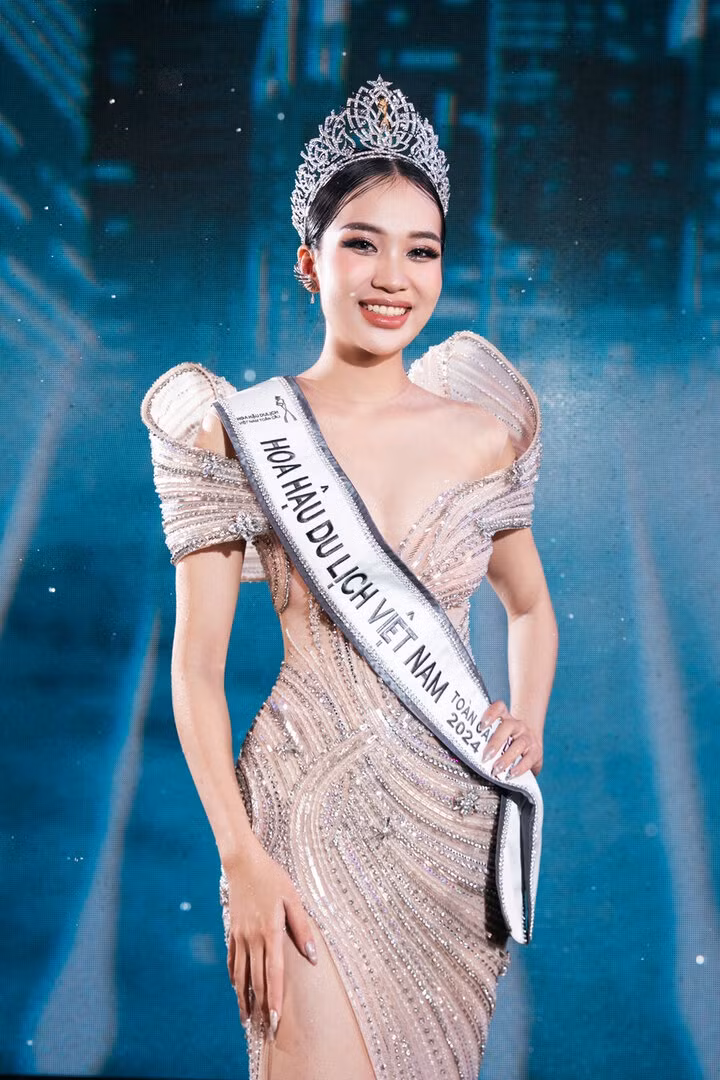 Võ Cao Kỳ Duyên đăng quang Hoa hậu Du lịch Việt Nam Toàn cầu.