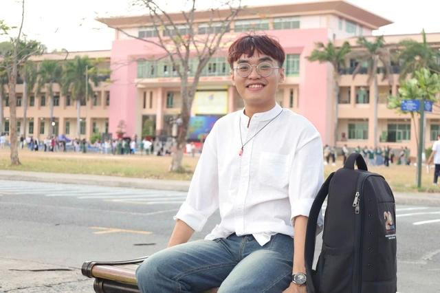 Nguyễn Hữu Hưng, sinh viên Khoa Văn học, thủ khoa kép của Trường ĐH Khoa học xã hội và nhân văn TP.HCM