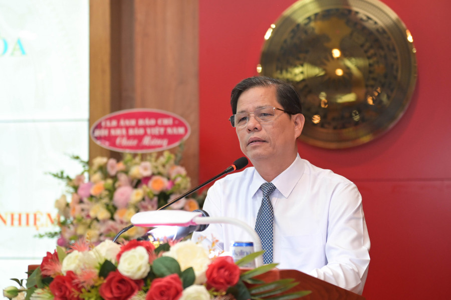 Chủ tịch UBND tỉnh Nguyễn Tấn Tuân phát biểu chào mừng hội thảo. Chủ tịch UBND tỉnh Nguyễn Tấn Tuân phát biểu chào mừng hội thảo.