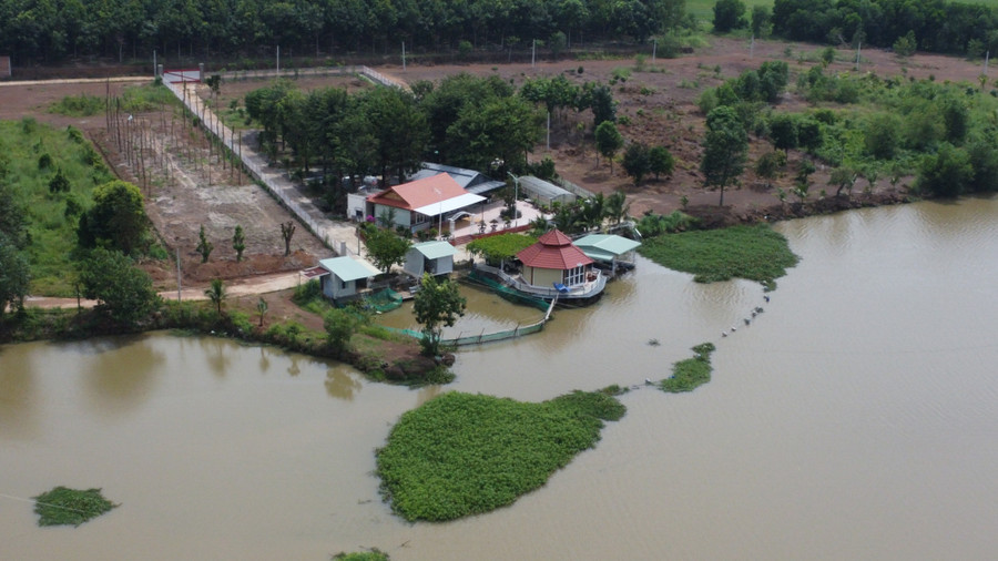 Khu nhà ở xã Nha Bích xây trong hành lang bảo vệ lòng hồ