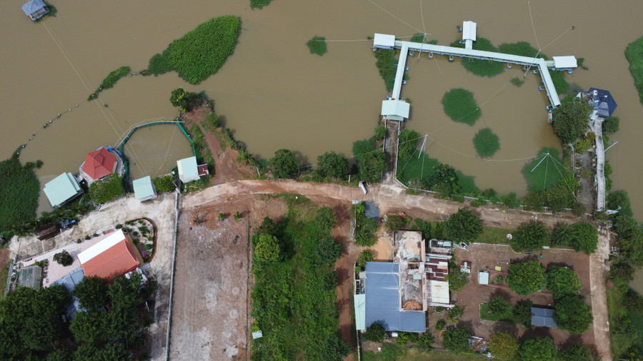 Tổ hợp nhà vườn, biệt phủ, nhà nổi nhìn từ trên cao tại xã Nha Bích