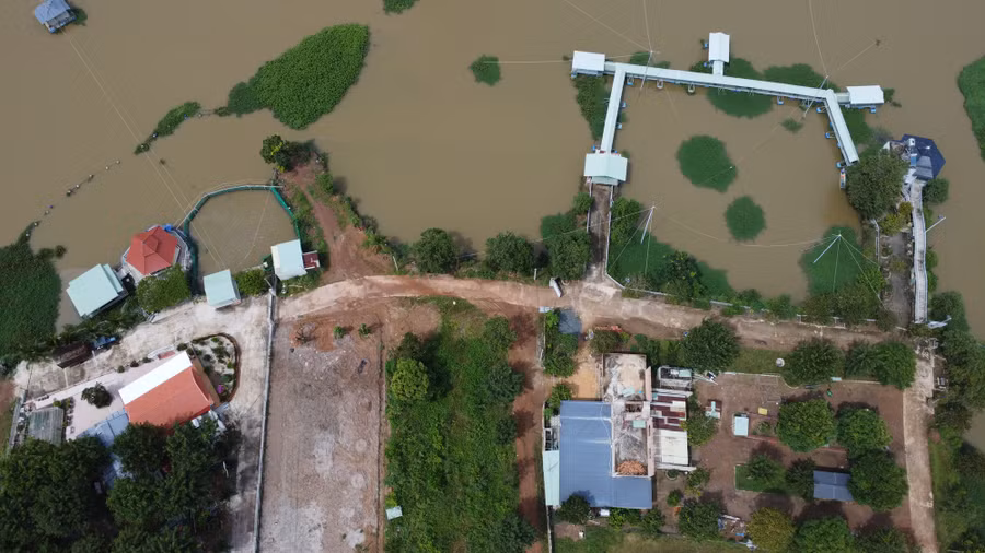 Tổ hợp nhà vườn, biệt phủ, nhà nổi nhìn từ trên cao tại xã Nha Bích